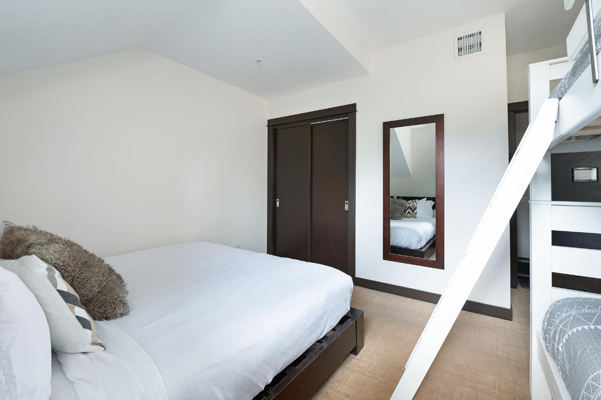 Heavenly Mountain Condo Managed By Little Sister Getaways Canmore Exterior photo