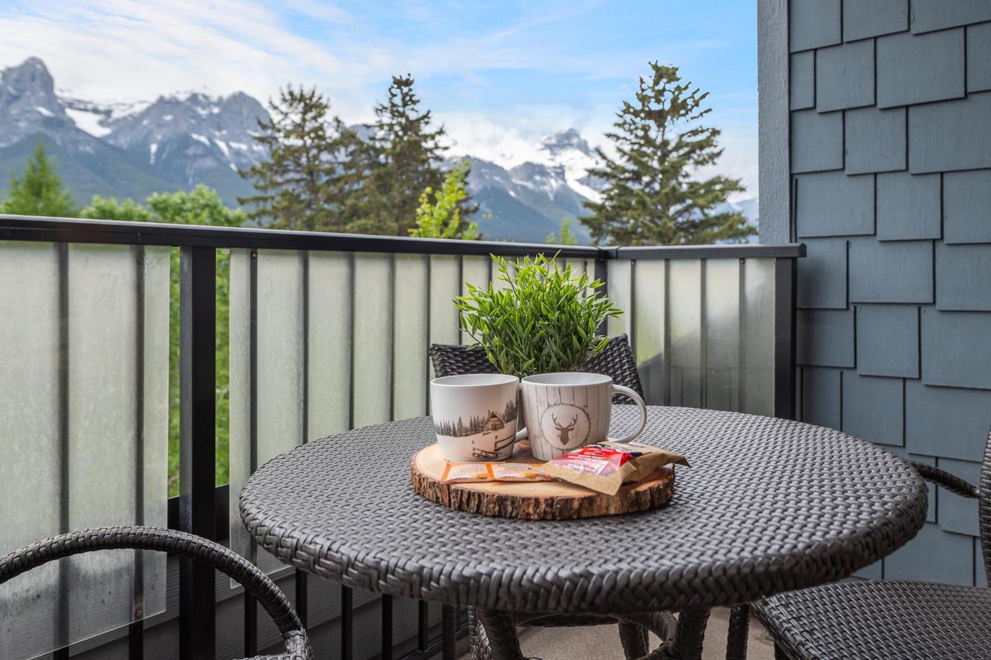 Heavenly Mountain Condo Managed By Little Sister Getaways Canmore Exterior photo